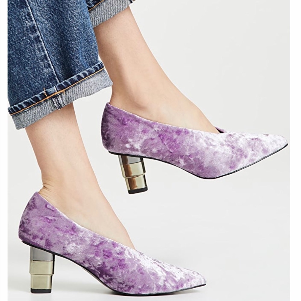 NWT Jaggar Lavender Velvet Pump Crome Heel
